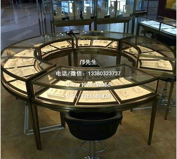 弧形卡地亚珠宝展柜