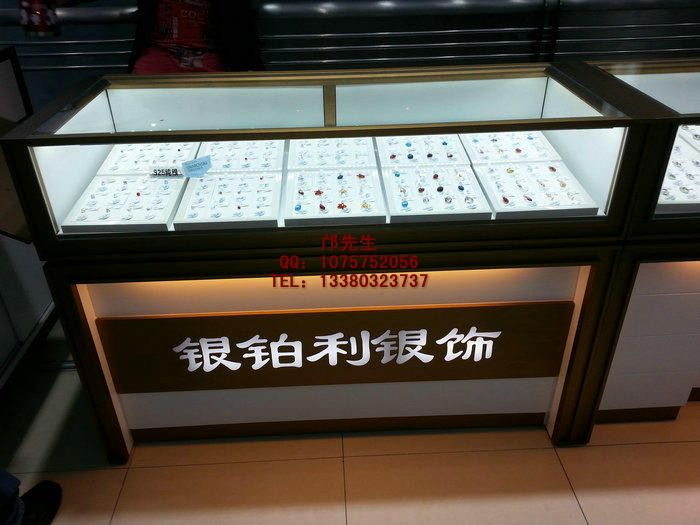 银铂利银饰展柜