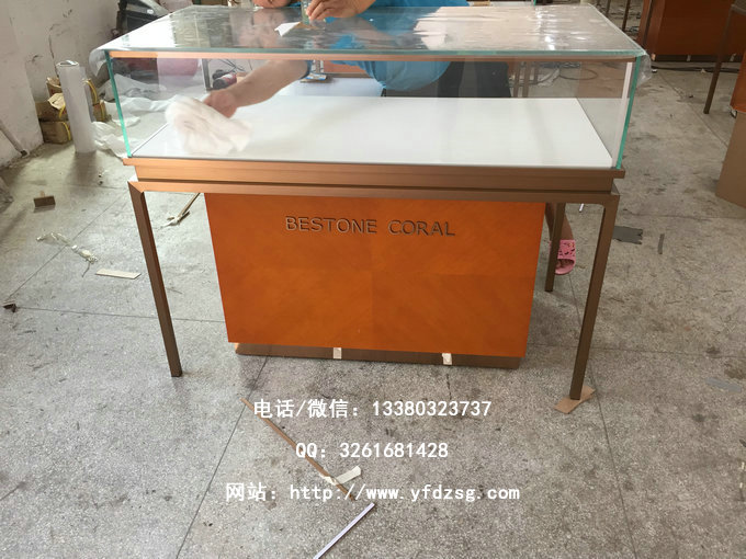 珠宝展柜的玻璃罩怎样做才会精致