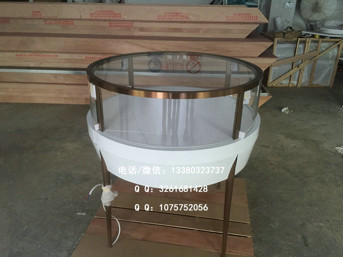 弧形珠宝展柜与直形珠宝展柜的区别