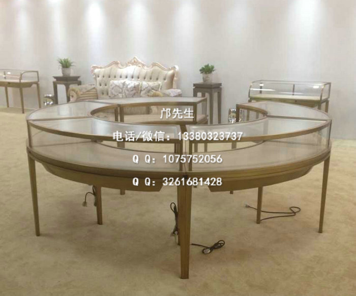 弧形卡地亚珠宝展柜