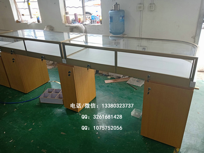 珠宝柜台