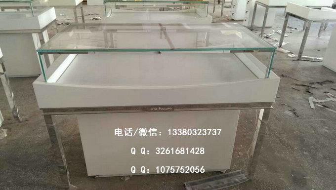 珠宝柜台