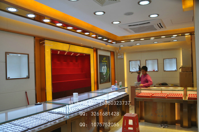 周六福珠宝展柜