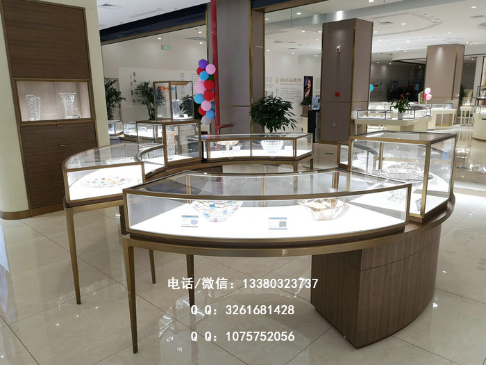 弧形不锈钢珠宝展柜
