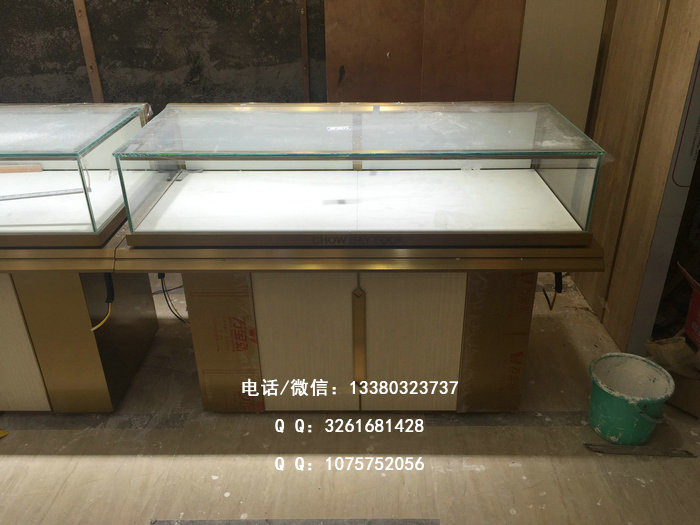 珠宝柜台