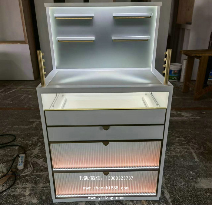 一撇一捺饰品展柜