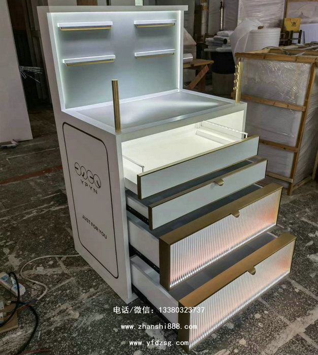 微奢饰品柜台