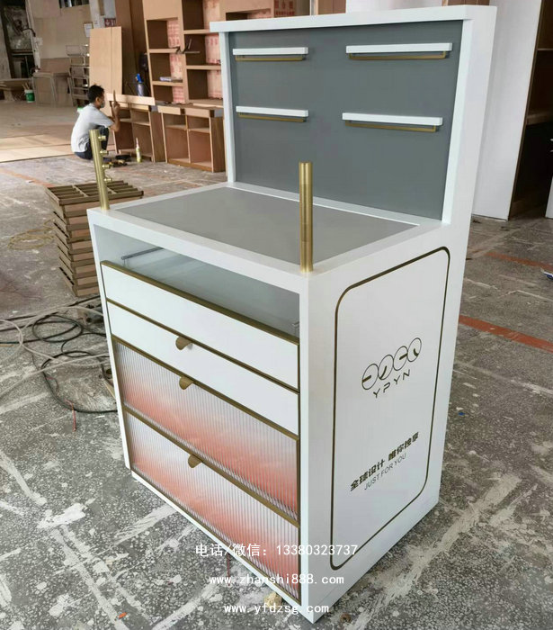 首饰柜台