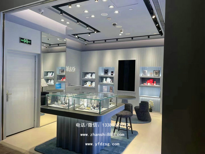 珠宝店好的灯光效果能留住更多的顾客
