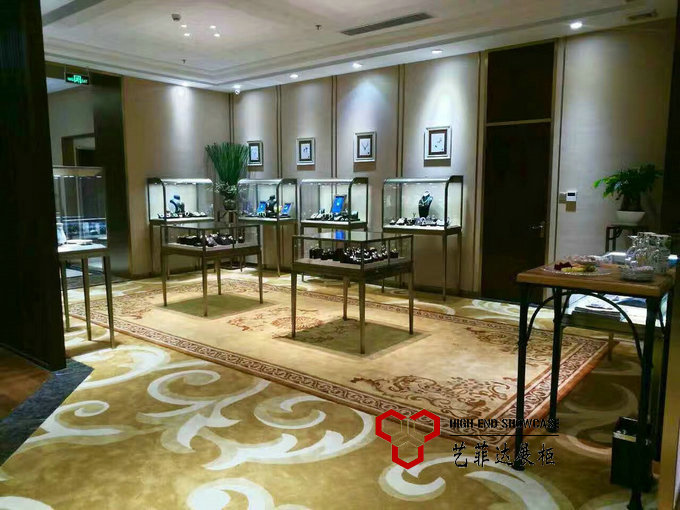 珠宝展柜内放一杯水有何讲究呢