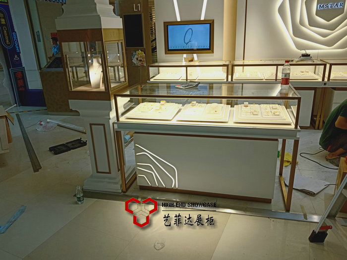 定制化珠宝展柜的优势有哪些