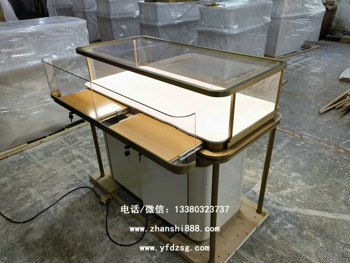 卡地亚款珠宝展柜为何成为高端珠宝店的选择